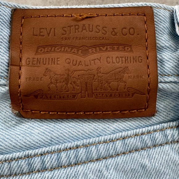 🔥Levi’s Ribcage Straight Ankle Jeans | Size 31 | Light Wash Distressed - Picture 2 of 11